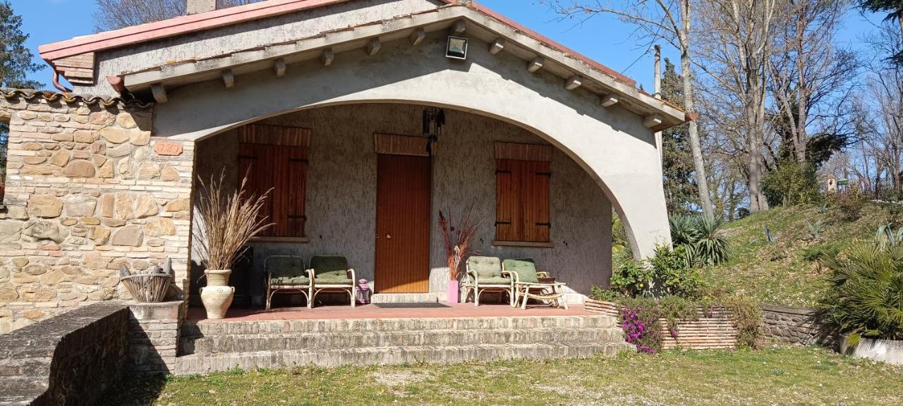 Casale La Pineta Apartman Mombaroccio Kültér fotó